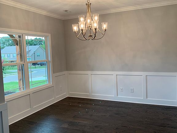 Formal dining/flex area