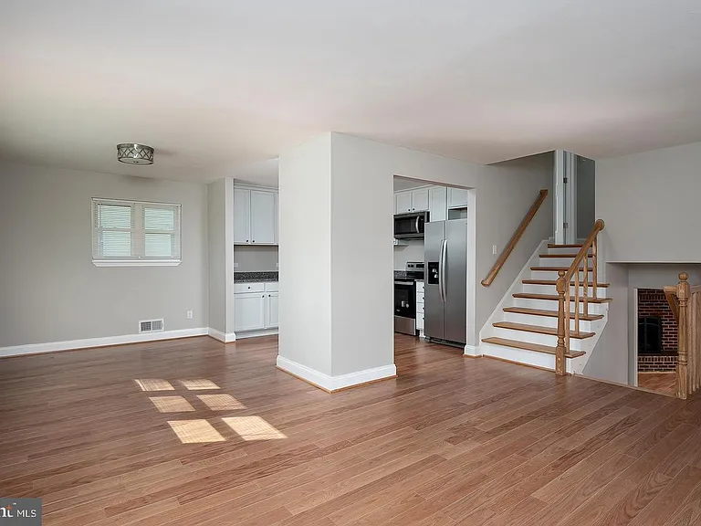 1952 Forest Dr — Photo 4