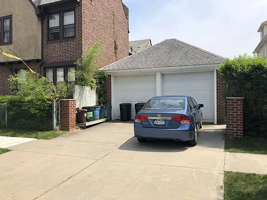 Rented by Marcus & Millichap Real Estate Investment Services Inc | media 24