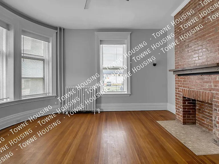 215 Allen St #1 — Photo 4