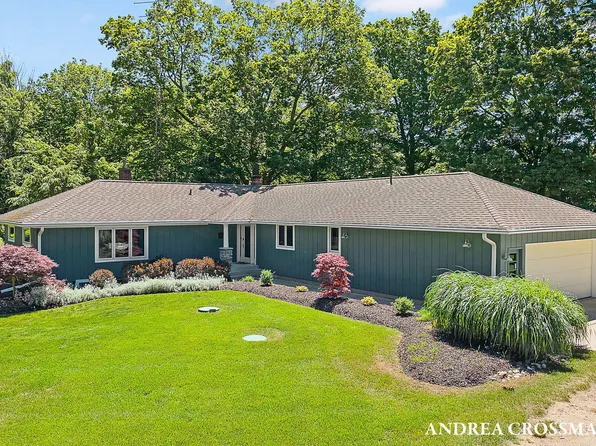 2056 Lakeshore Dr, Fennville, MI 49408