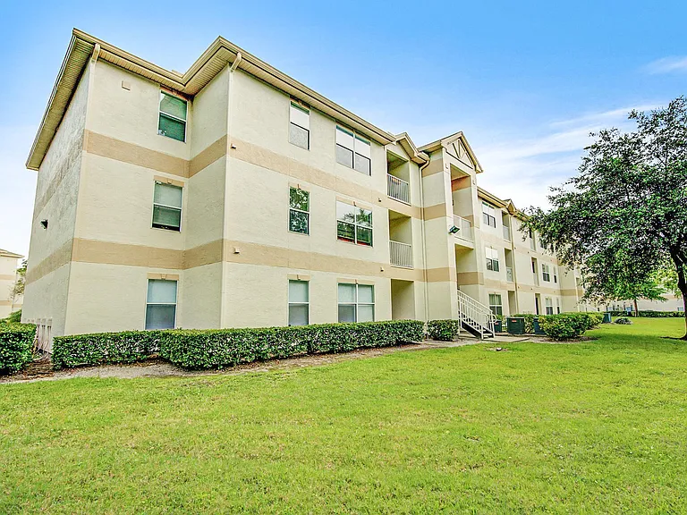 The Club at Sugar Mill Apartments — Photo 16