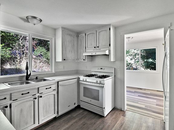 2nd image of 2186 Crosswoods Cir