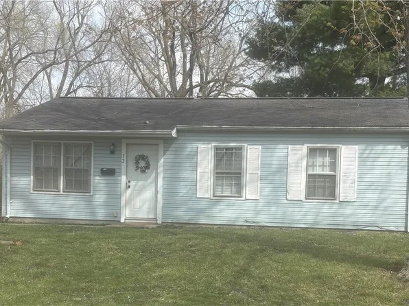 32 Ridgecrest Dr, Decatur, IL 62521