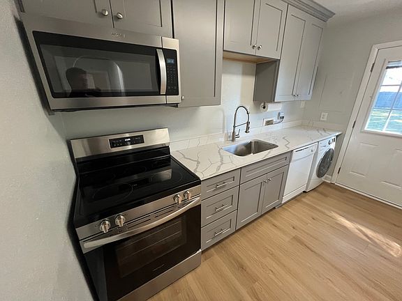 2nd image of 1414 Laurel Ave #B