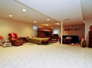 1060 Boulevard View Ave, Gurnee, IL 60031