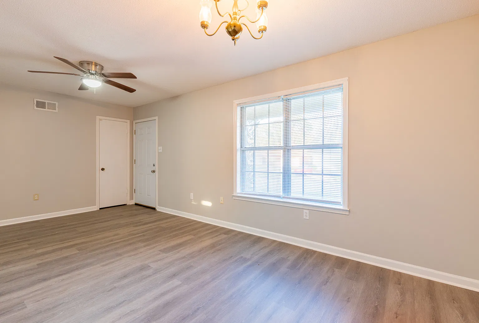 3 bed, 1389 sqft, $1,600 — Photo 4