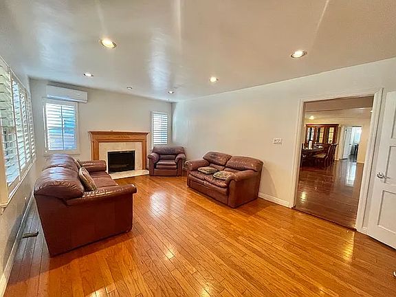 2nd image of 5743 Loma Ave