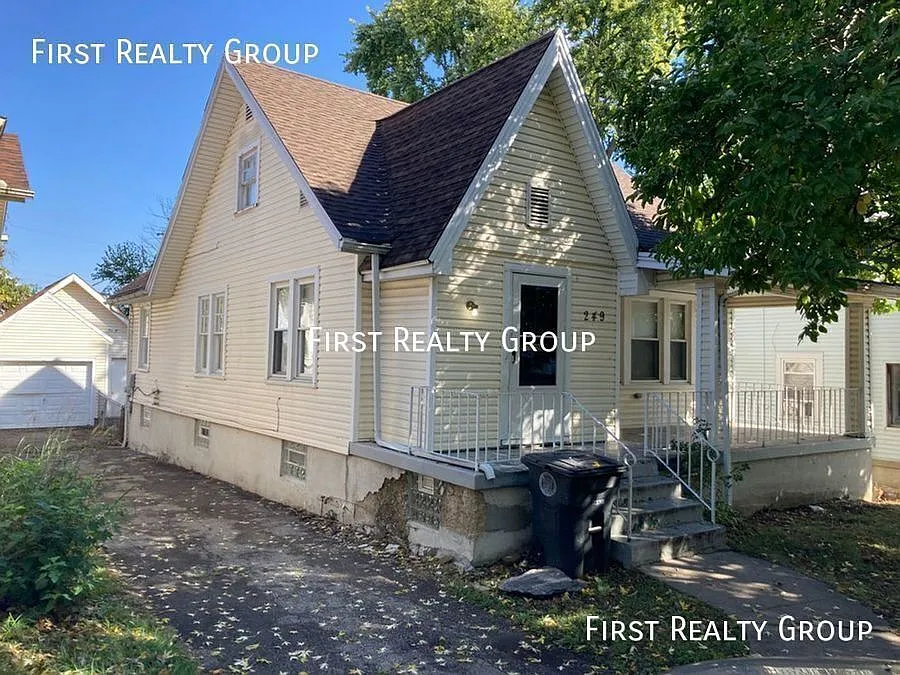 249 Sandhurst Dr photo 1