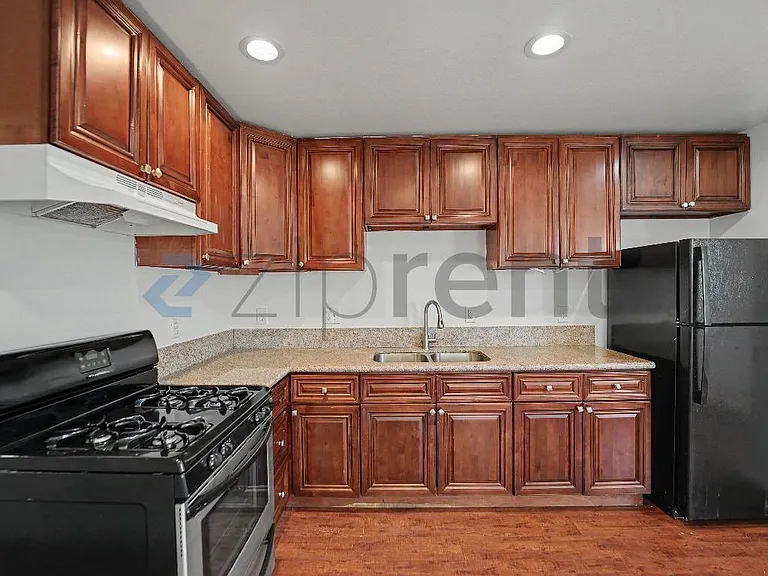 1122 W 93rd St — Photo 6