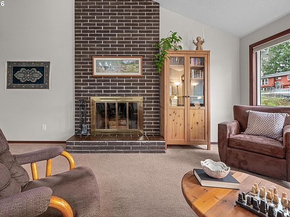 4th image of 8825 SW Sorrento Rd