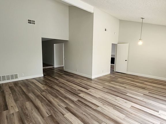 4th image of 26731 Valpariso Dr