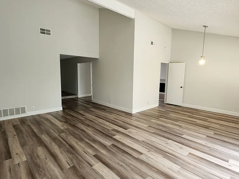 26731 Valpariso Dr — Photo 4