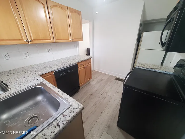 2159 Riverside Ave #1 — Photo 9