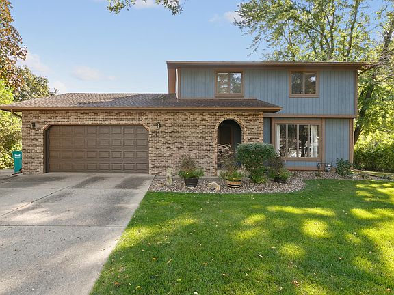 3rd image of 445 Crestview Ln