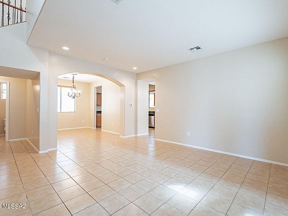3rd image of 170 W Camino Cuesta Abajo