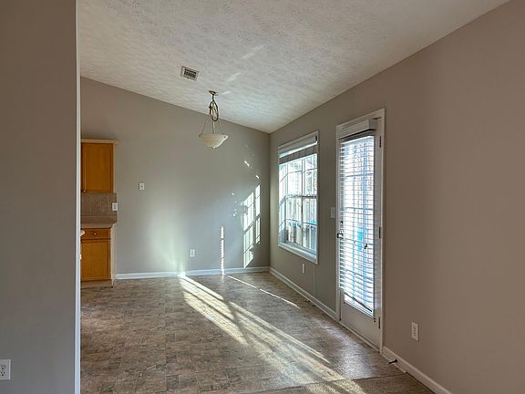 3rd image of 1490 Jami Hollow Way