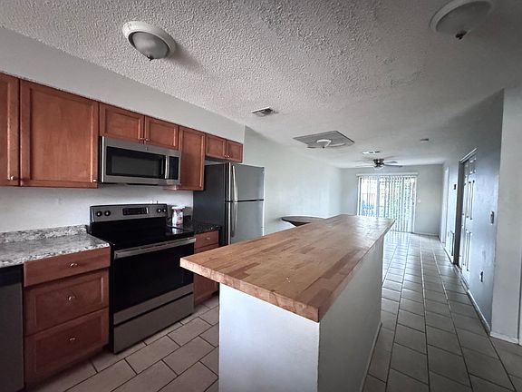 3rd image of 1005 & 1009 63rd Ave W #8