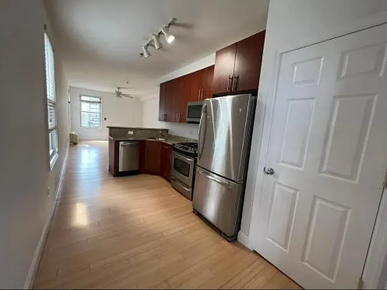202 Monroe St #5 — Photo 12