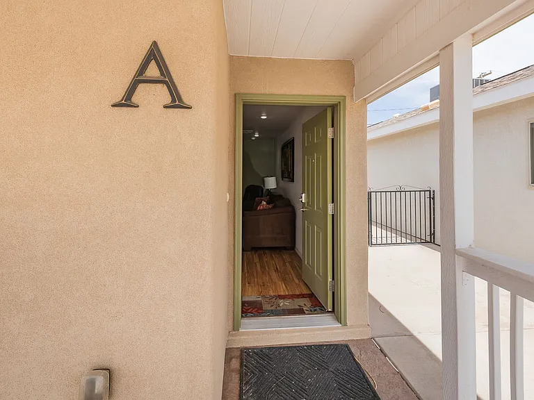 800 Sherwood Dr — Photo 4