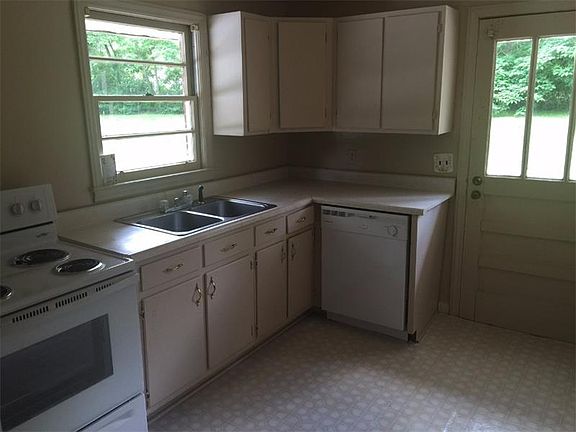 3rd image of 157 Scott Dr SE