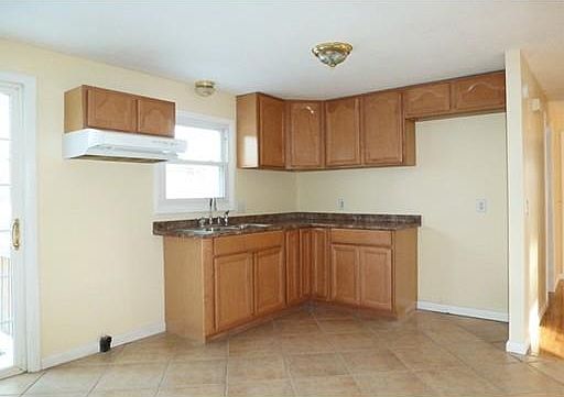 3rd image of 48 Blueberry Hill St