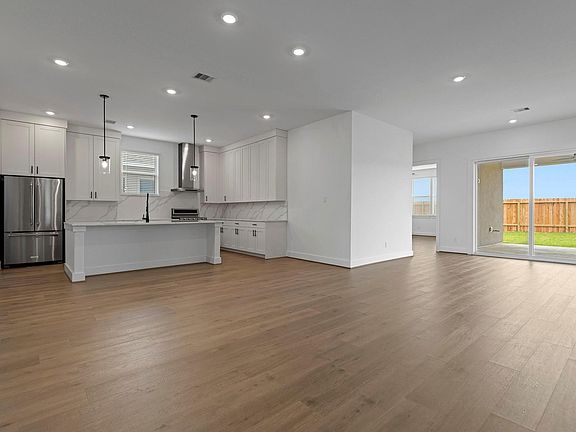 4th image of 1911 Drover Ln