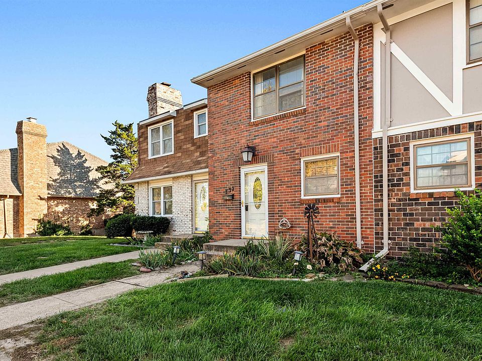 1st image of 332 Twykingham Pl