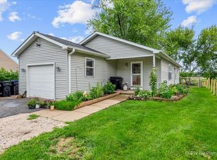 6907 Seminole Dr, Wonder Lake, IL 60097