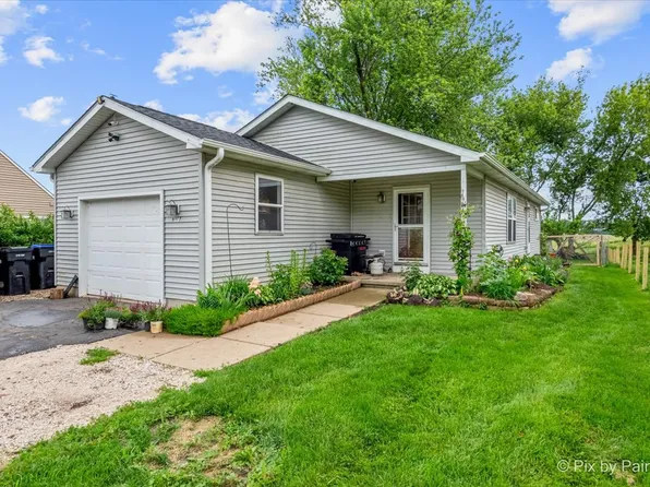 6907 Seminole Dr, Wonder Lake, IL 60097