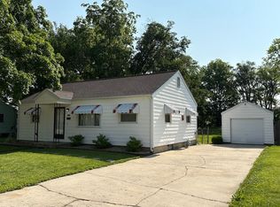 1216 Southlawn Dr, Mattoon, IL 61938