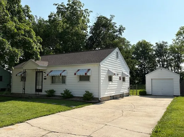 1216 Southlawn Dr, Mattoon, IL 61938