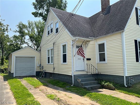 2nd image of 2402 Lynn St
