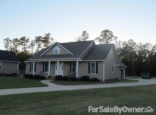 945 Satinwood Ct, Fayetteville, NC 28312