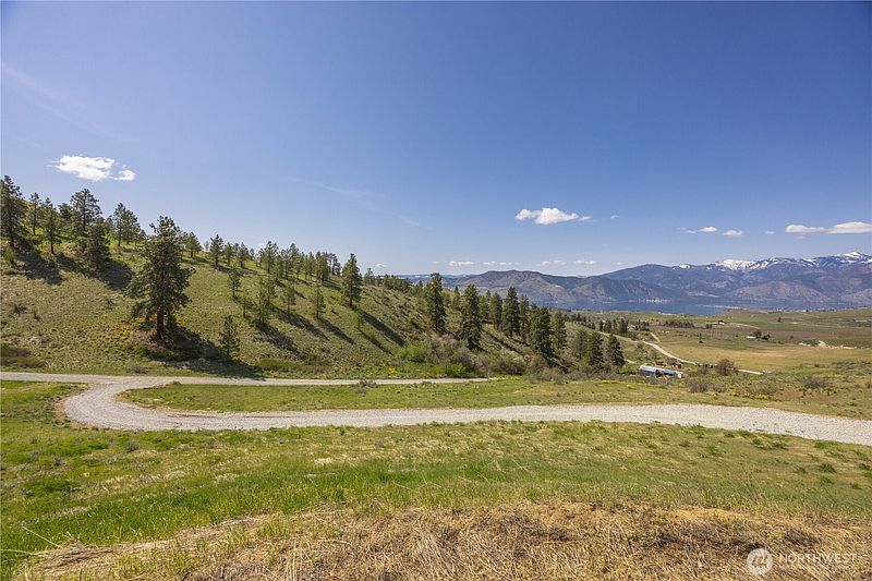 5th image of 139 Mountain Ridge Lane