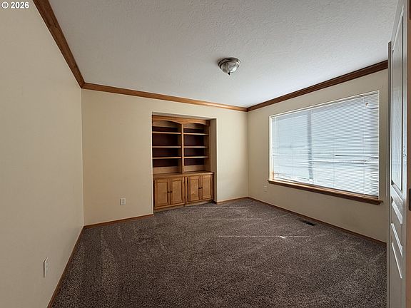 3rd image of 187 NE 11th Pl