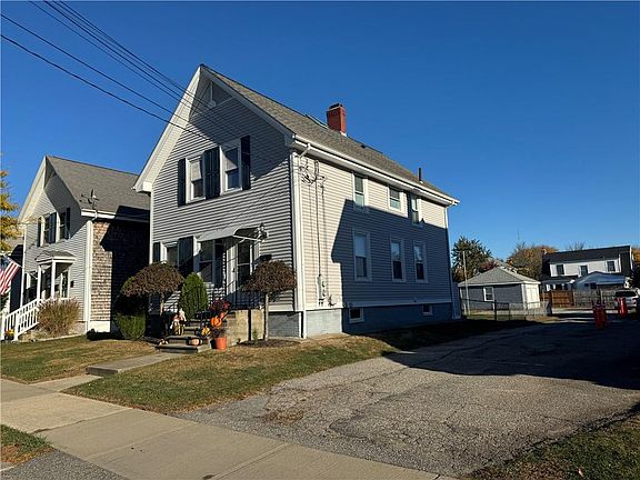 3rd image of 136 Grove Ave