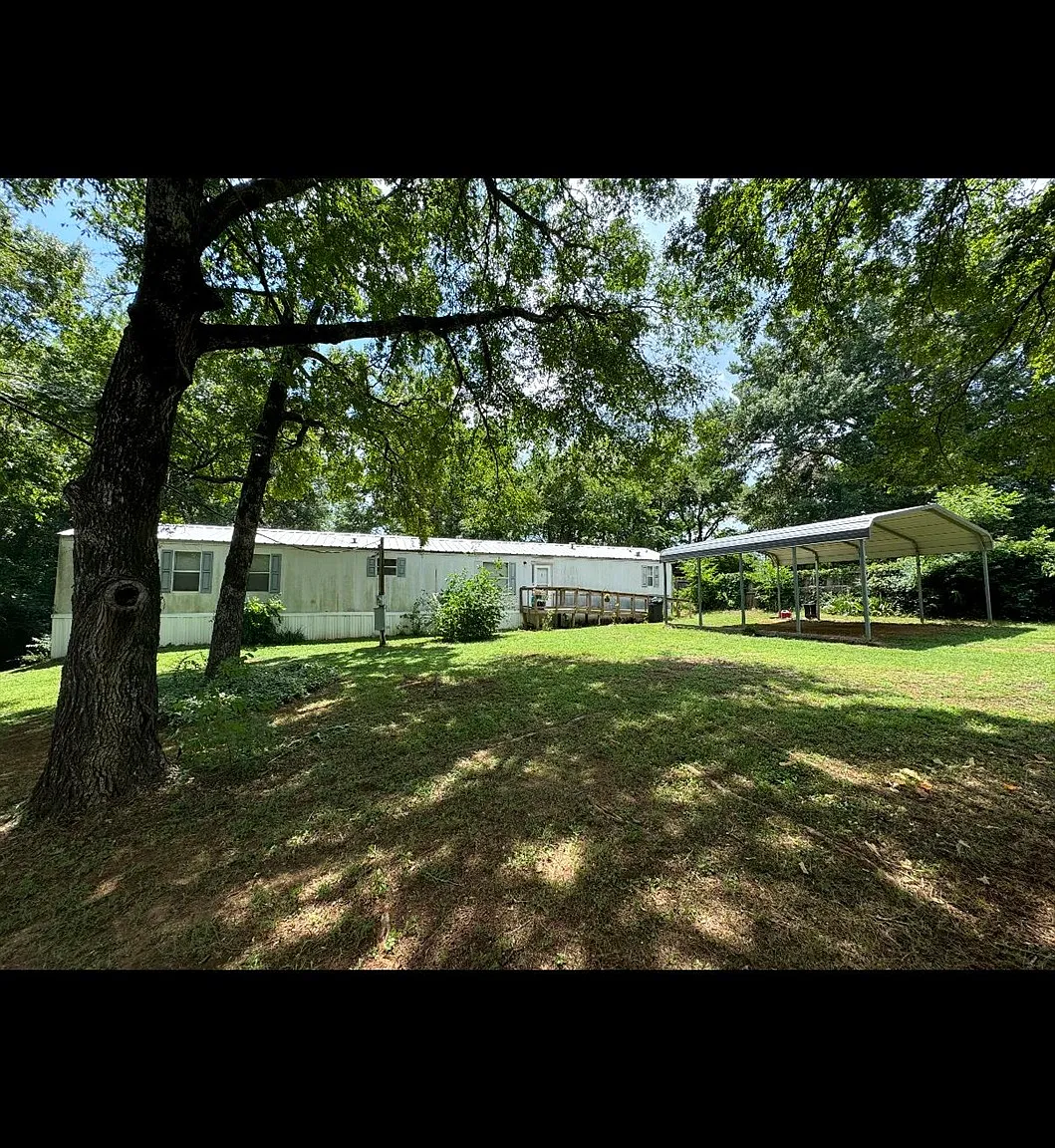 3 bed, 2.0 bath, 1216 sqft, $1,200 — Photo 2