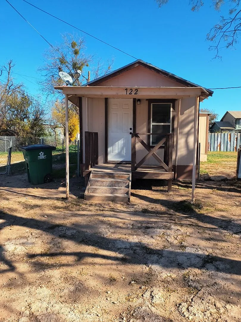Cute Efficiency Home Available Now — Photo 1