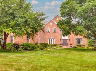 5572 Chancery Rd, Gurnee, IL 60031