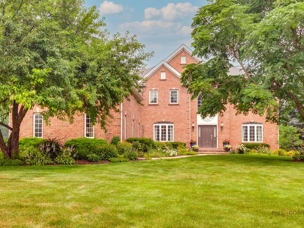 5572 Chancery Rd, Gurnee, IL 60031