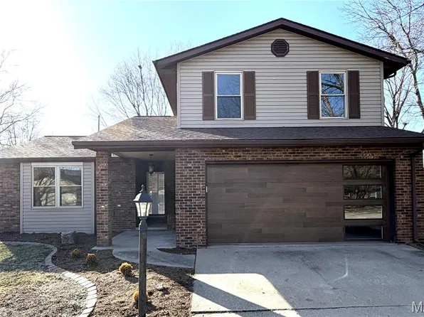 41 Village Dr, Swansea, IL 62226