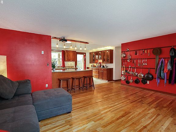 5th image of 1102 NE 82nd Ave