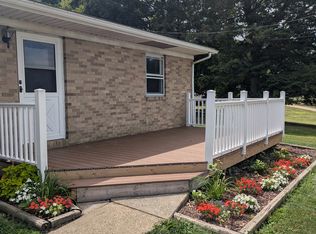 7344 Pinedale St NE, Hartville, OH 44632