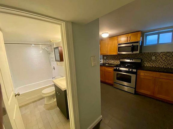 4th image of 24-17 26th St