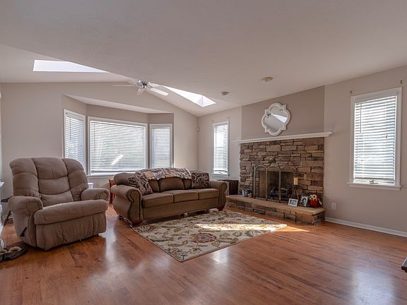 3rd image of 2654 Oak Forest Dr