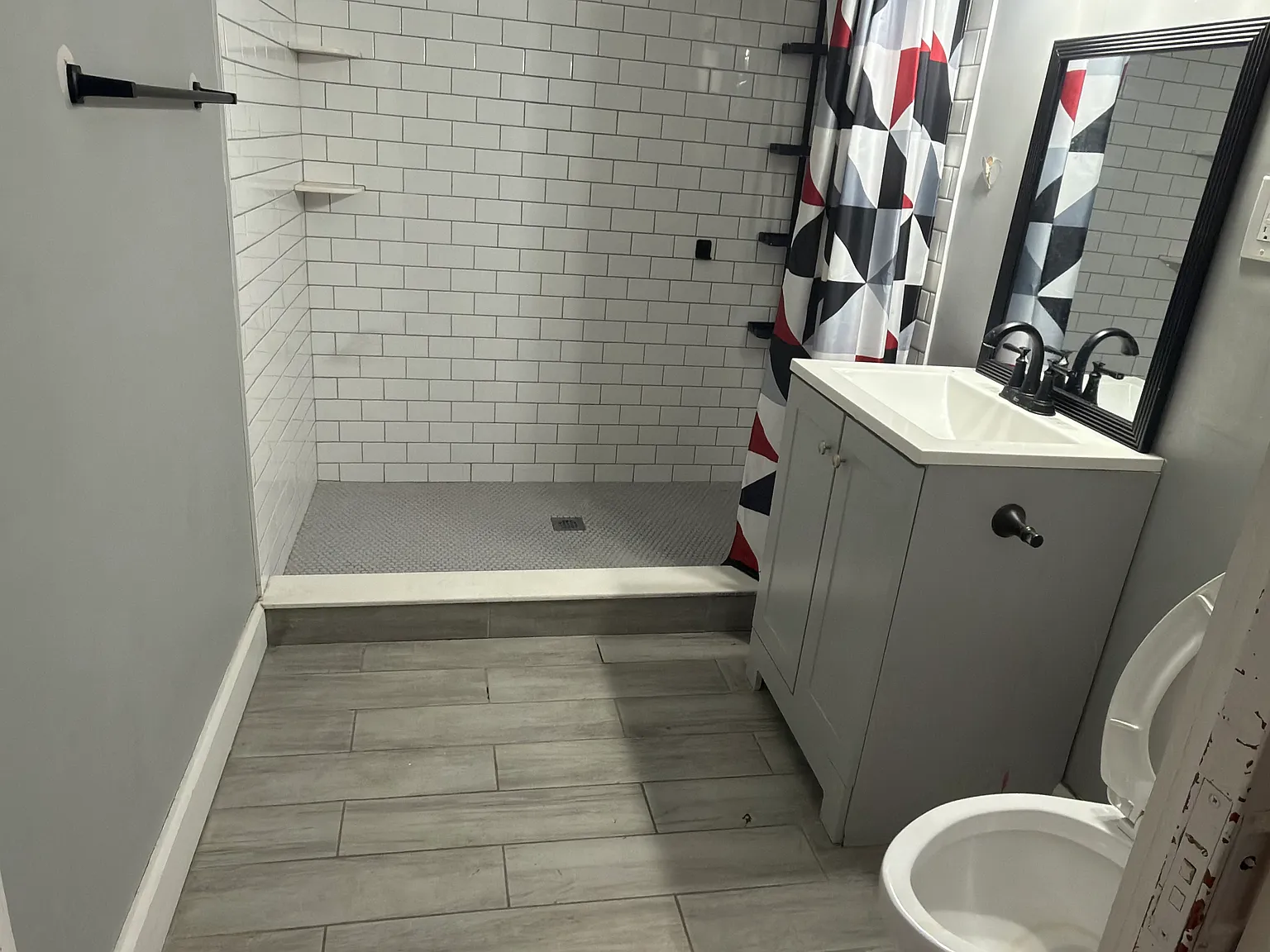 3 bed, 1000 sqft, $2,200 — Photo 2