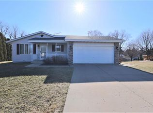 1840 Thomas Dr, East Troy, WI 53120
