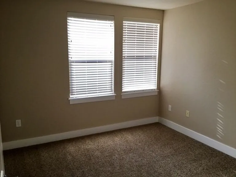 9846 W Rosecroft Ct — Photo 11