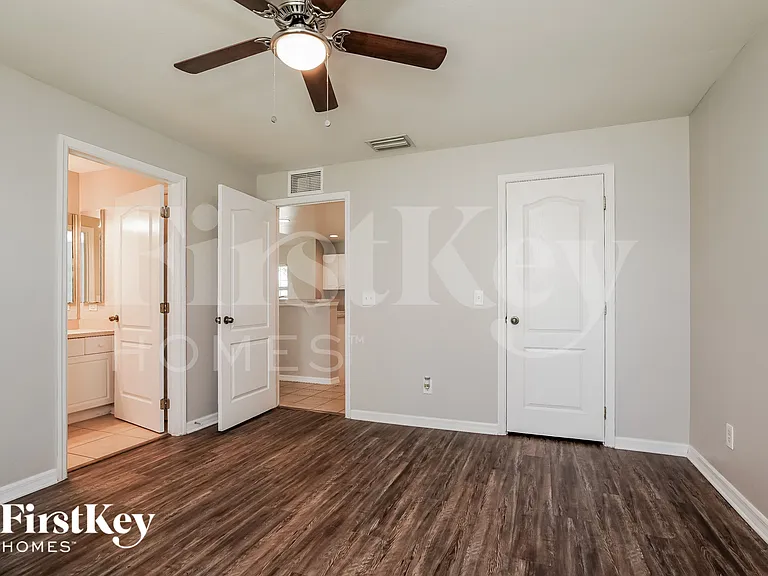 2821 45th St W — Photo 10